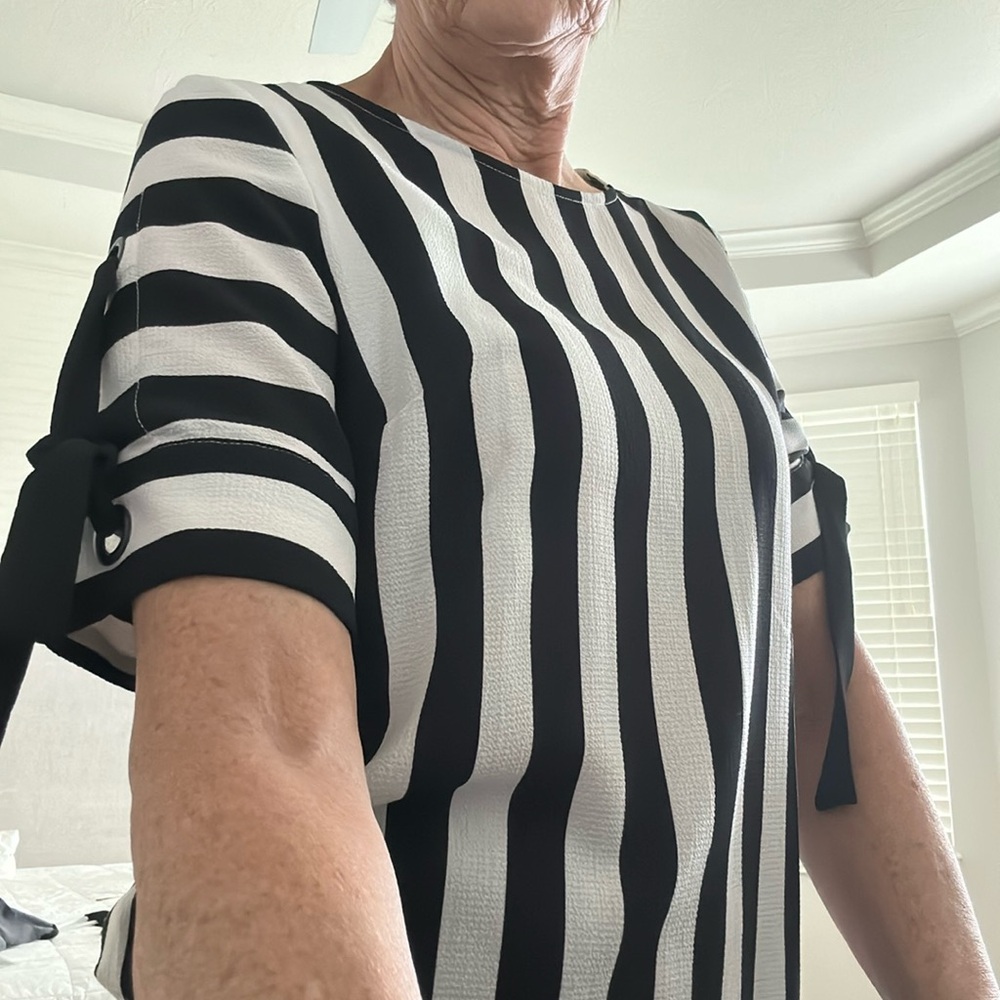 Vince Camuto XS top